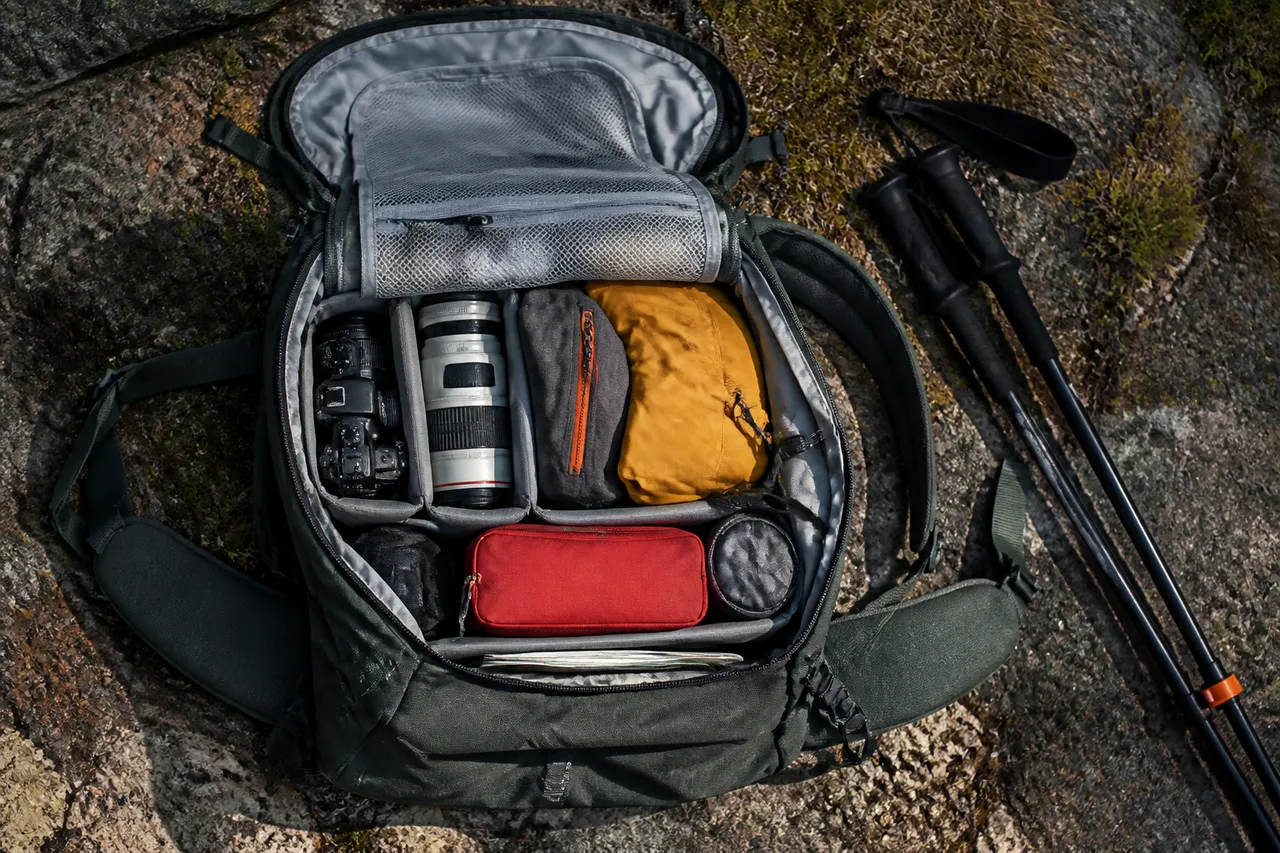 Rangement d'un sac de randonnée par zones et compartiments